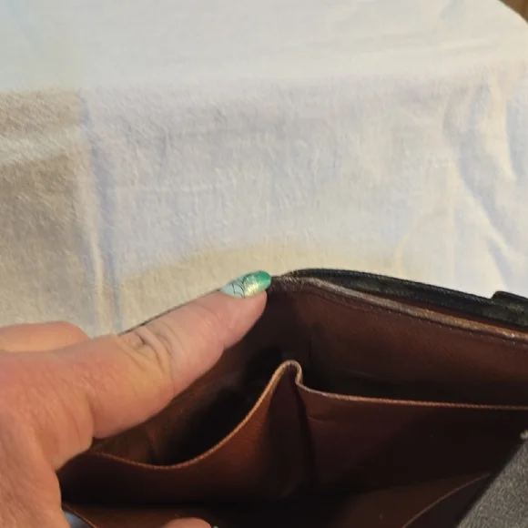 Louis Vuitton Black and Gold Monogram Wallet - Picture 4 of 9